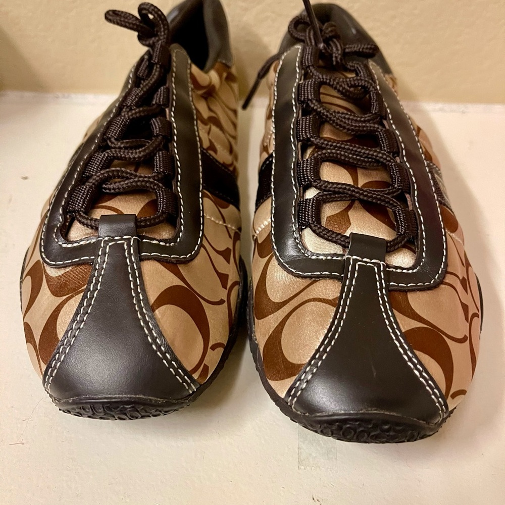 Coach , signature logo sports shoe,size7